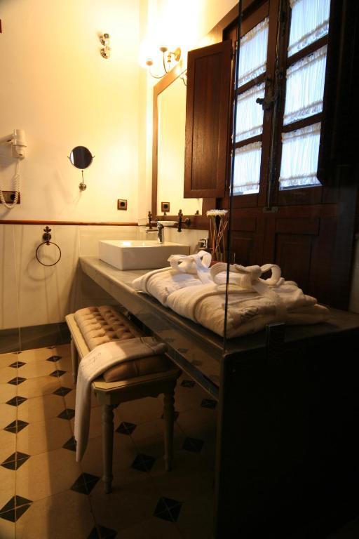 Hostal Palacio San Bartolome El Puerto de Santa Maria Room photo