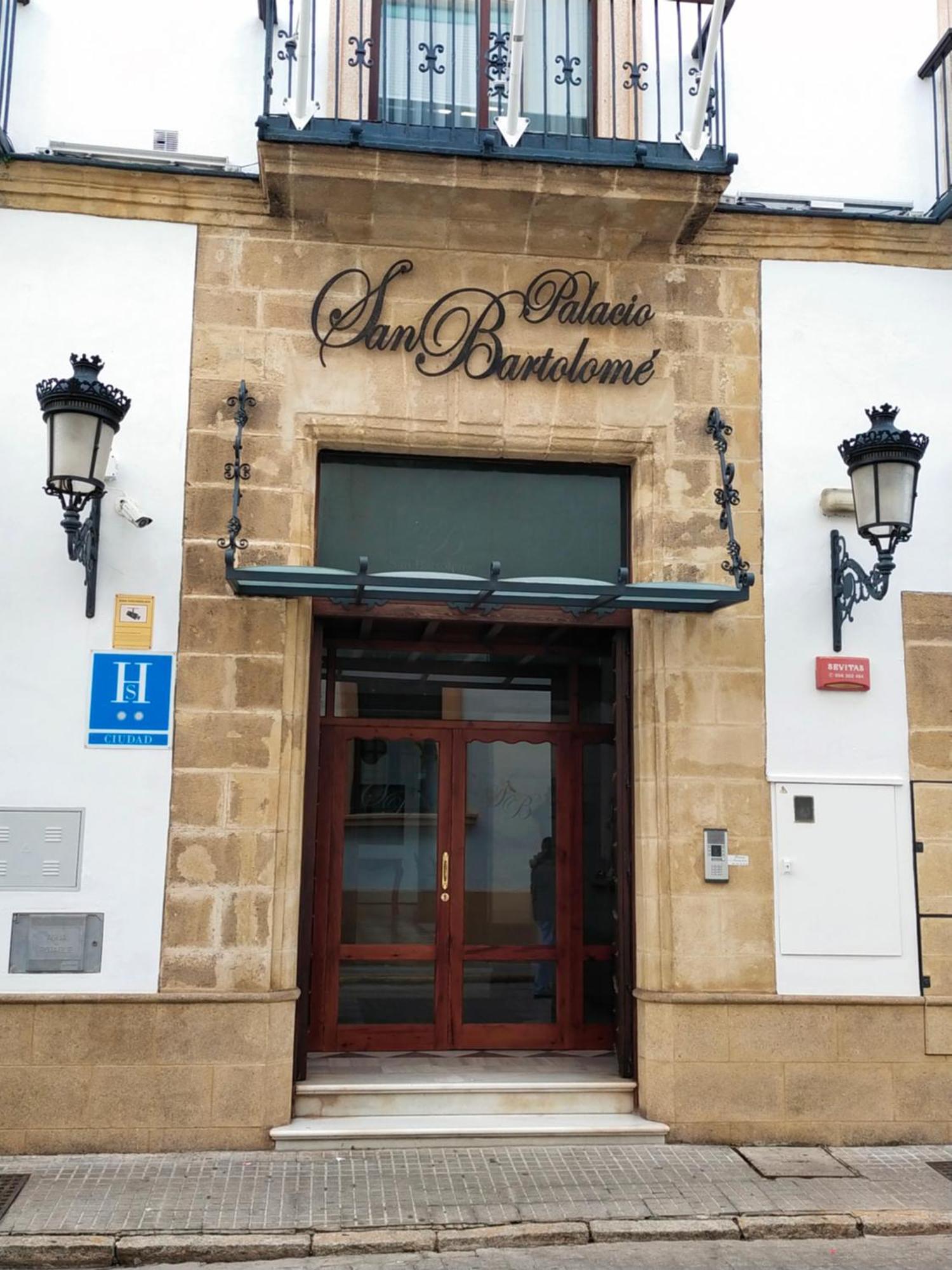 Hostal Palacio San Bartolome El Puerto de Santa Maria Exterior photo