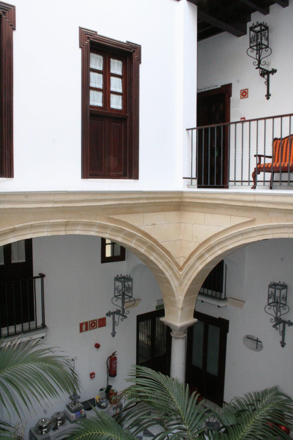 Hostal Palacio San Bartolome El Puerto de Santa Maria Exterior photo