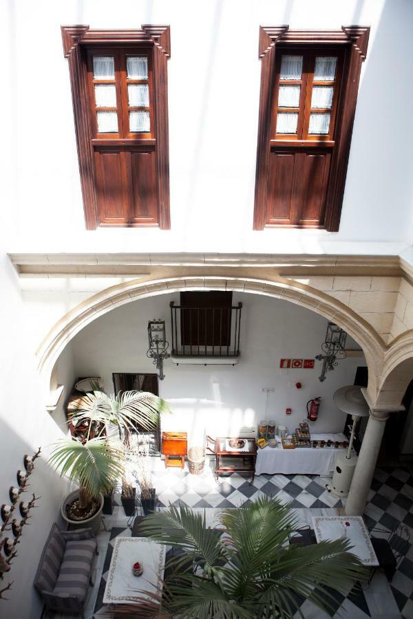 Hostal Palacio San Bartolome El Puerto de Santa Maria Exterior photo